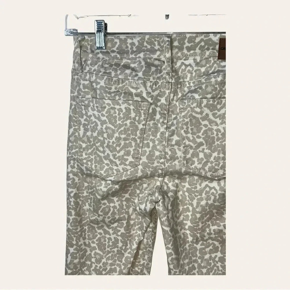 0196W. CALVIN‎ KELIN DENIM JEANS CREAM IN COLOR LEOPARD PRINT SIZE 26 SKINNY FIT - Picture 8 of 10
